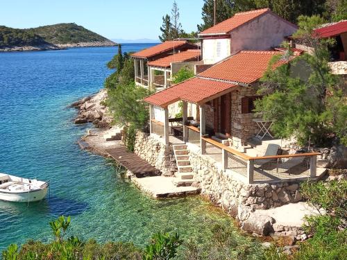 Sea side house for two in a wilderness