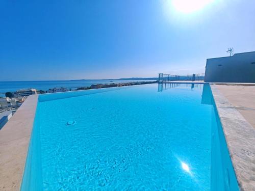 SEA SIDE - Rooftop Pool SeaView