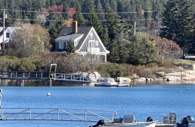 Sea Spray Cottage on Old Harbor