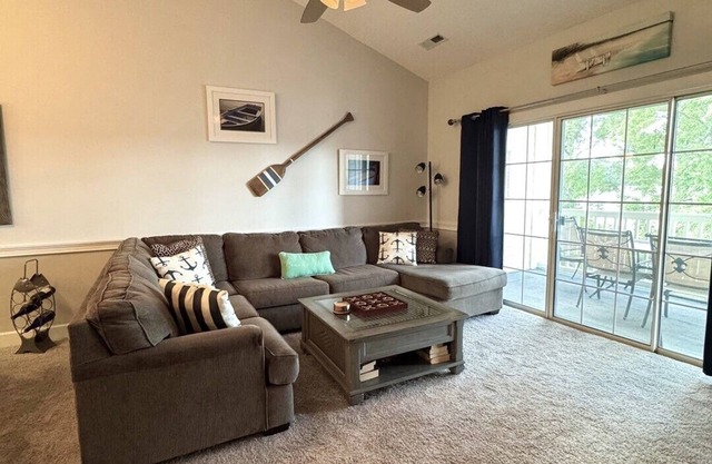 Sea Turtle Paradise - 303