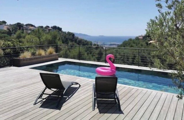 Sea ​​view and quiet greenery