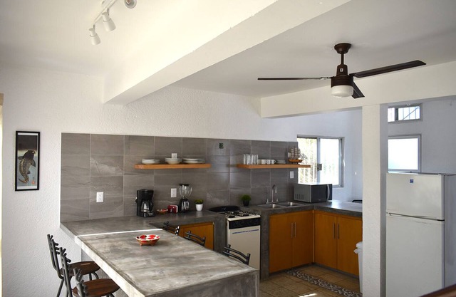 APARTAMENTO CON VISTA AL MAR PARA 2-4 PERSONAS