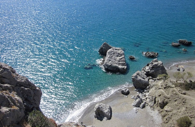 Apartamentos con vistas al mar en el corazón del pueblo pesquero de Kastri / Keratokampos