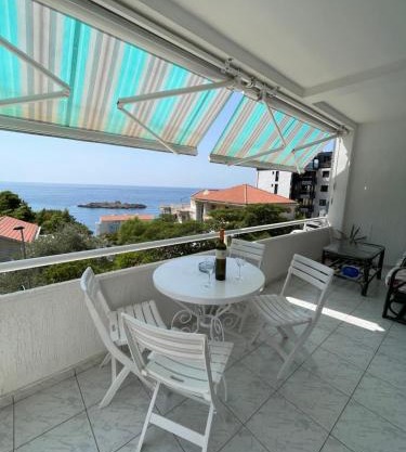 SEA VIEW APARTMENT