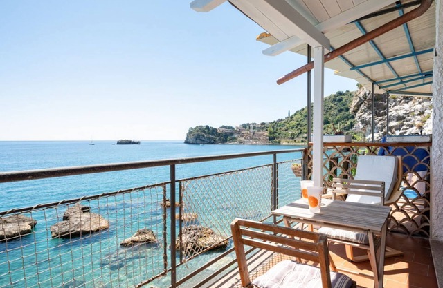 GuestHost - Villa Vittoria - House on the Cliff