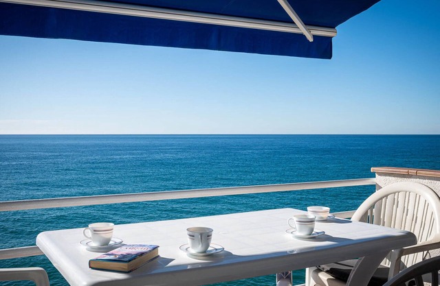 Apartamento con Terraza Privada Frente al Mar en Canyadell, Altafulla