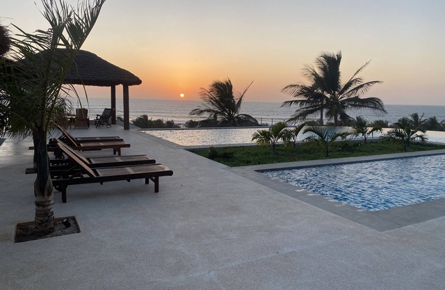 Sea view, beach and pool access
