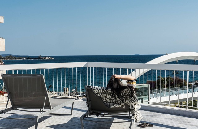 Sea View Beach Penthouse – Athens Coast