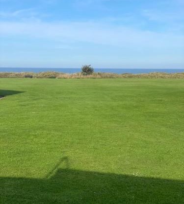 Sea View Holiday Chalet, access to sandy beach - Pets go free