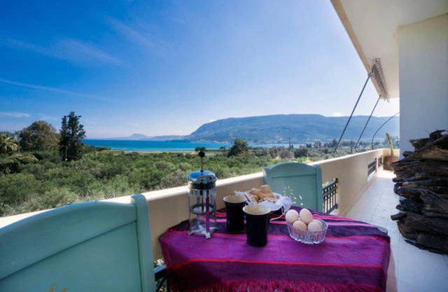ESTUDIO CON VISTAS AL MAR, AL LADO DE LA PLAYA, NATURALEZA ALREDEDOR, CERCA DE LA AUTOPISTA
