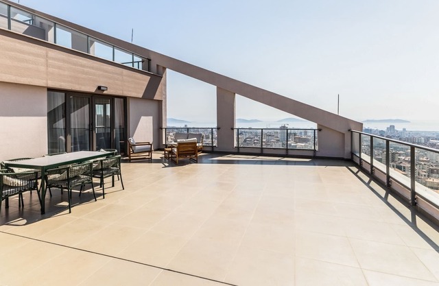 Sea View Terrace Flat Near Metro in Maltepe