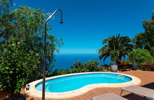 Sea view villa in Tijarafe, private pool.