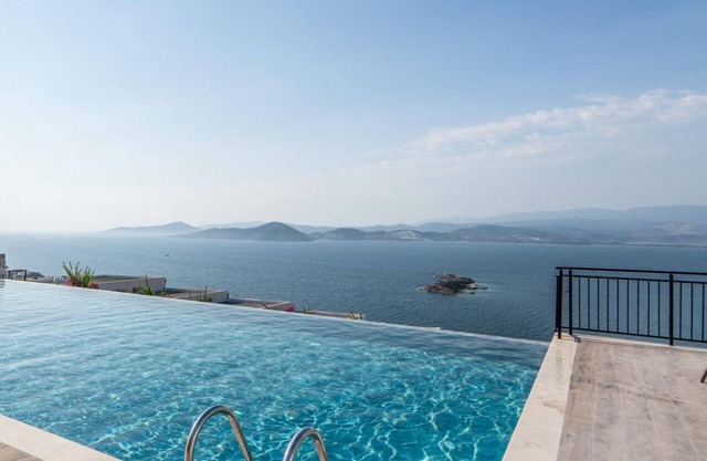 Sea View Villa w Garden, Balcony By Beach in Milas