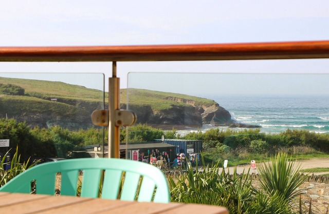 Sea views, balcony overlooking the bay, dog friendly two storey apartment