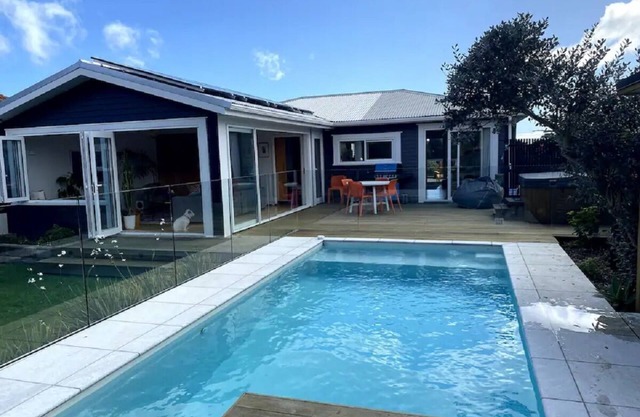 Sea views with pool, spa and sauna