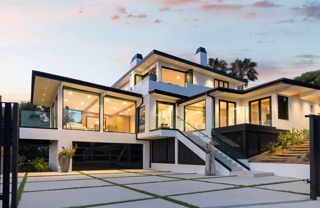 Sea Vista - Central Malibu Villa w/ Pool, Spa, & Ocean Views