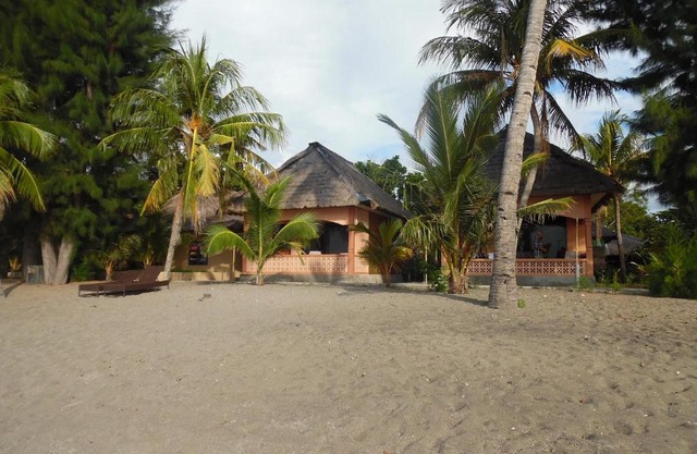 Sea World Club Beach Resort & Dive Center