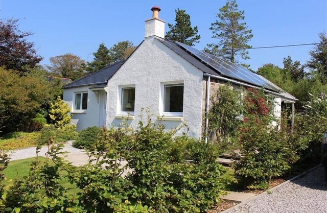 Seabank Cottage está en una zona tranquila con vistas a Rough Island