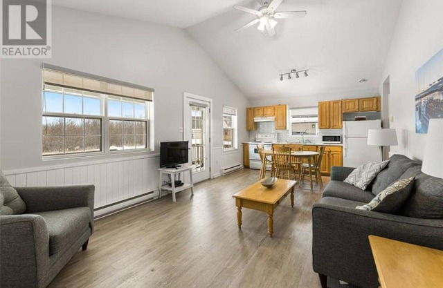 Seabreeze Aboiteau Cottage - beach access