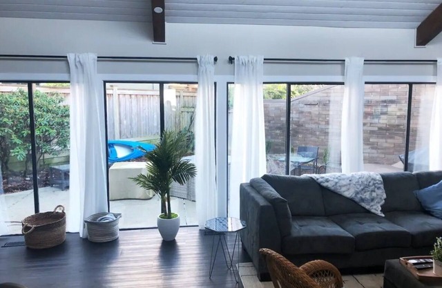 SeaBreeze and Salty Air- Lovely Beach Getaway! NEW - Air Conditioning!