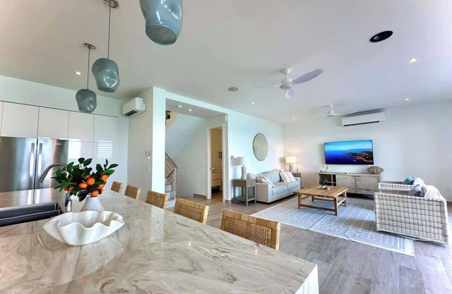 SeaBreeze Luxury Villa Pool & Hot tub Indigo Bay