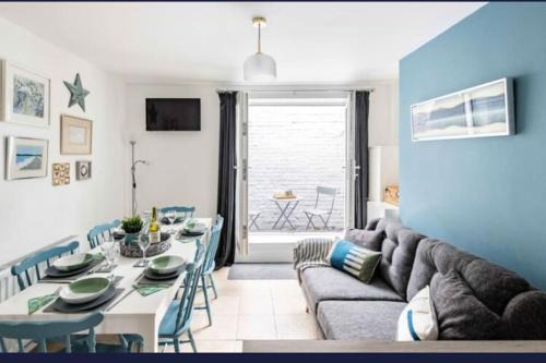 Seabreeze Pet friendly 3 bedroom house by the sea