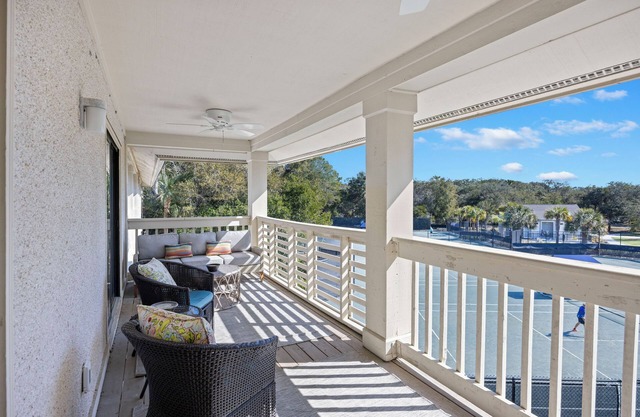 Seabrook Getaway, Tennis Court View! Club and Pool Access!