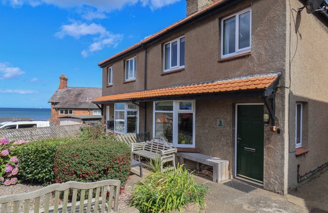 CASA SEACLIFF, admite mascotas, con chimenea en Whitby, Ref 1015836