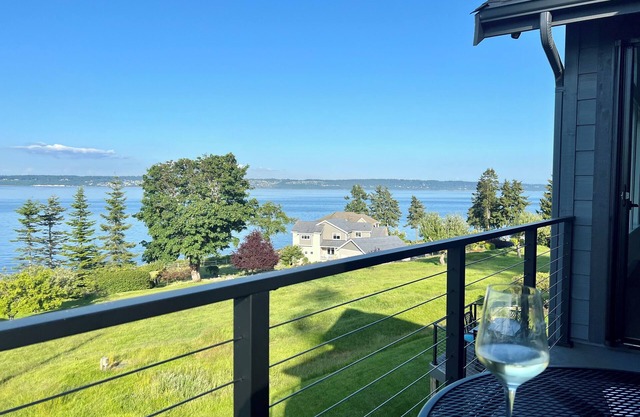 Seaclusion on the Puget Sound - Sea View! Eagles, Orcas, Ships and Beach Access