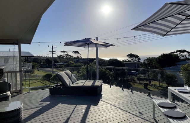 Seacombe Grove, Ventnor with open fire, balcony stunning ocean views