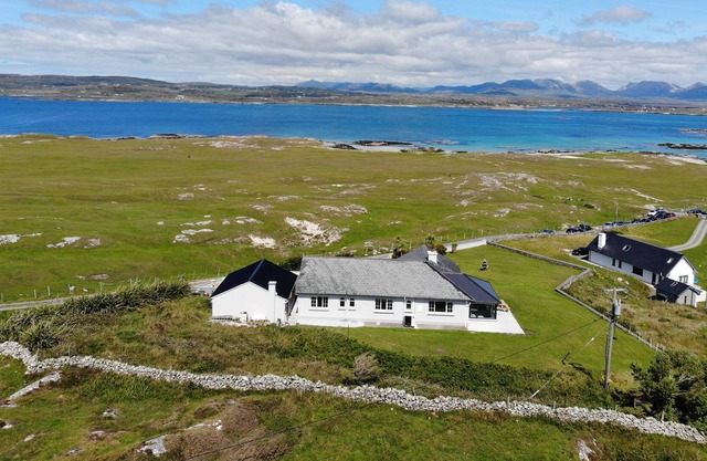 Seacrest House - sleeps 8 guests in 4 bedrooms