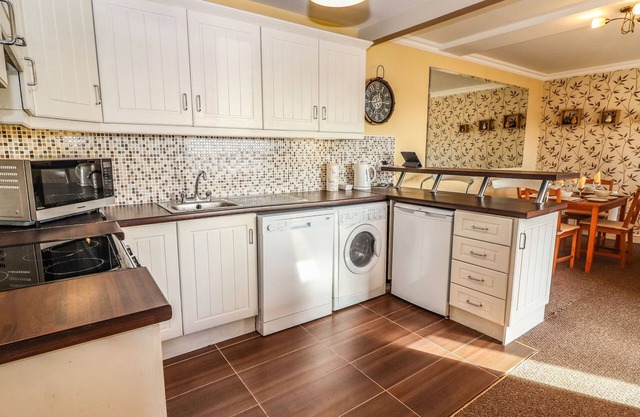 SEAFORTH, pet friendly, with a garden in Kilkee, County Clare