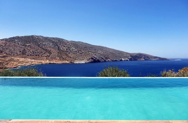 Seafront 5 bedroom villa with amazing views