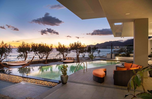 Seafront 5 bedroom with private infinity pool and whirlpool