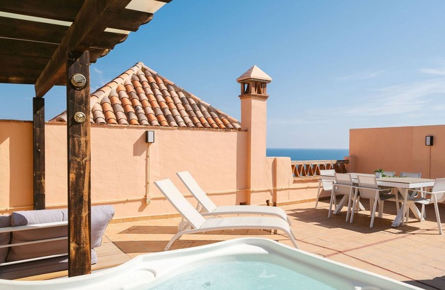 Seafront apartment with spectacular views, massive rooftop terrace, and jacuzzi
