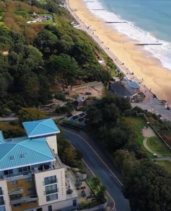 Seafront Apartment Azure