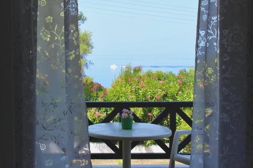 Seafront Apartment in Elia Beach