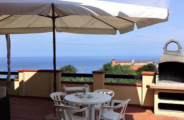 CASA FRENTE AL MAR CON TERRAZA Y HERMOSA VISTA