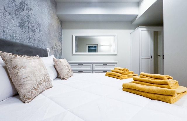 Seafront Modern Farmont Venice Suite