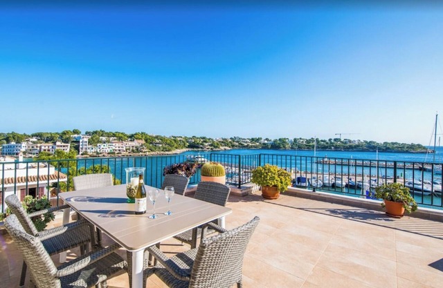 "Es Port penthouse" con vistas al mar, a la montaña, Wi-Fi, aire acondicionado y balcón