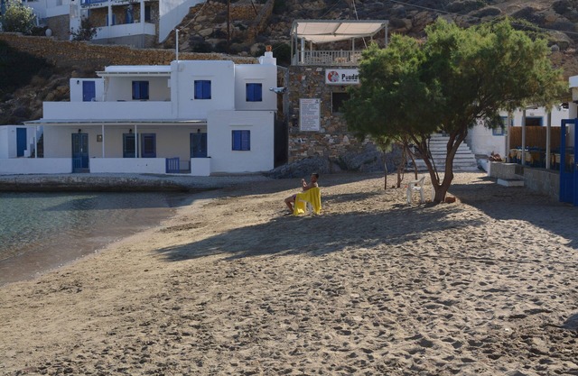 Estudio frente al mar en la playa de Cherronissos