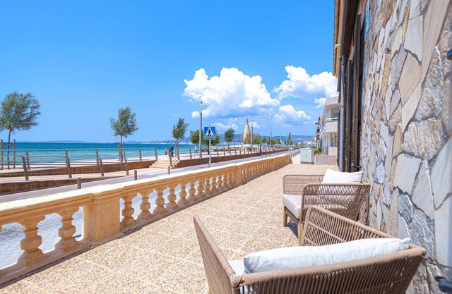 Villa en primera línea de mar en Palma (Molinar)