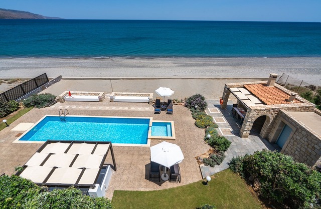 Seafront villa w/ private adults & kids pool, ping pong table & bbq area