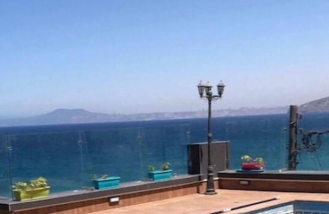 Villa con piscina en primera línea de mar en Oran Ain el turck, tel france 0636791294