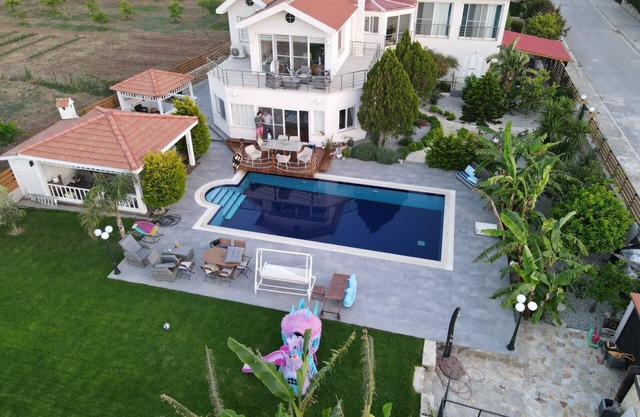 Villa frente al mar con gran piscina