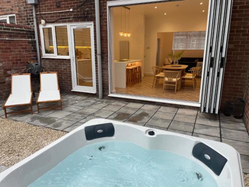 Seaglass No2 - Luxury 3 bed with optional hot tub