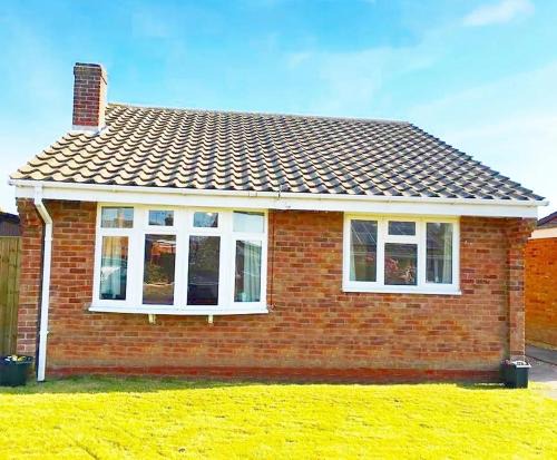 Seagull Cottage - Chapel St Leonards - close to beach & shops