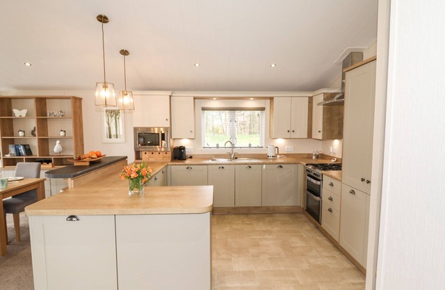 SEAGULL LODGE, pet friendly, country holiday cottage in Runswick Bay