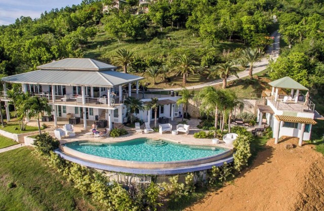 Seahorse Villa: finca de lujo con piscina infinita de 75 'con vista al Caribe