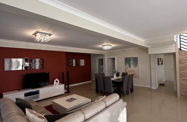 Seascape Beach House - Beachside Family Friendly House